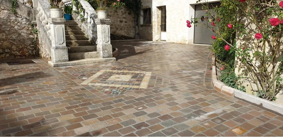 Pavés grès ocre nuancé 14x20 cm & bordure + Motif losange